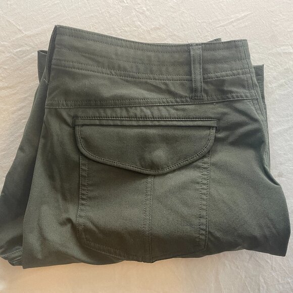 KÜHL Hunter Green Shorts – Men’s Size 10, 32w (10.5” Inseam) - Picture 4 of 6